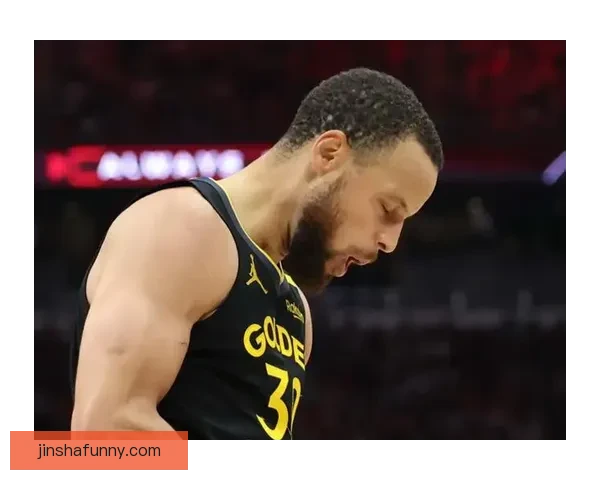 勇士官方：库里完成5对5对抗训练 本周末将接受重新评估